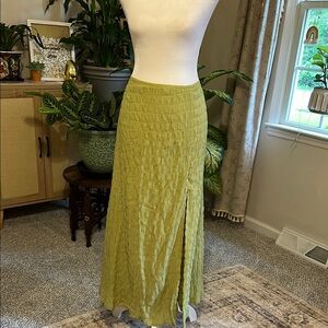 Lulu's Green Maxi Pencil Skirt with Pleated Slit